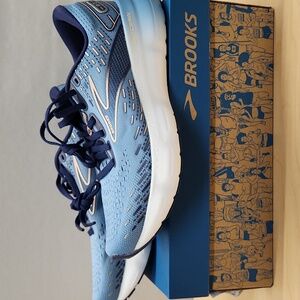 women's Brooks Running Shoe